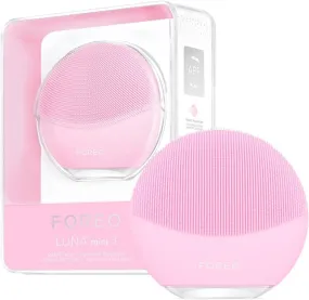 Foreo Luna Mini 3 Facial Cleansing Brush - Travel Accessories - Face Massager Electric, Ultra-Hygienic Silicone - Simple Face Wash - Electric Face Cleanser - App-Connected - Pearl Pink