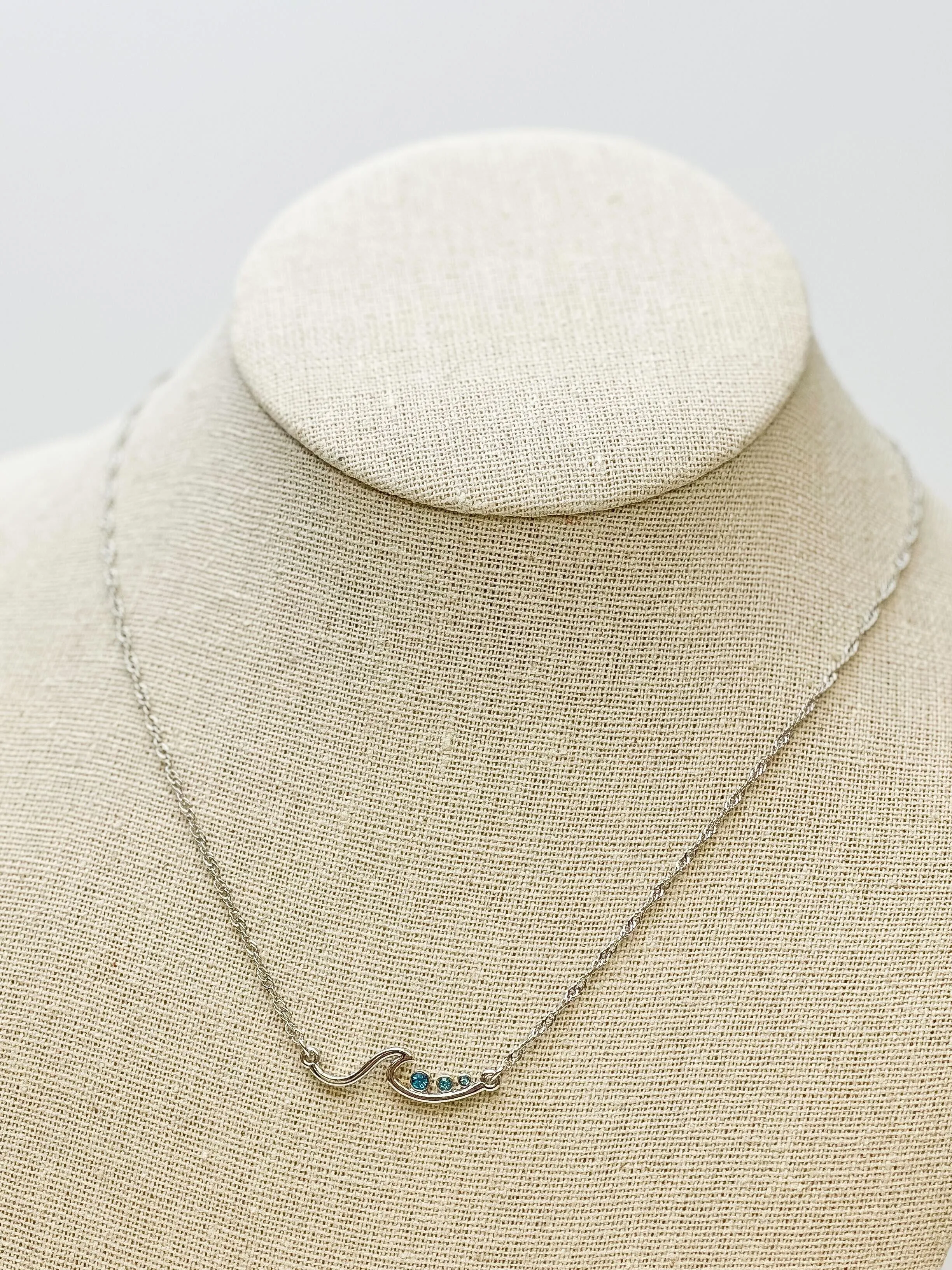 Wave Pendant Necklace - Silver