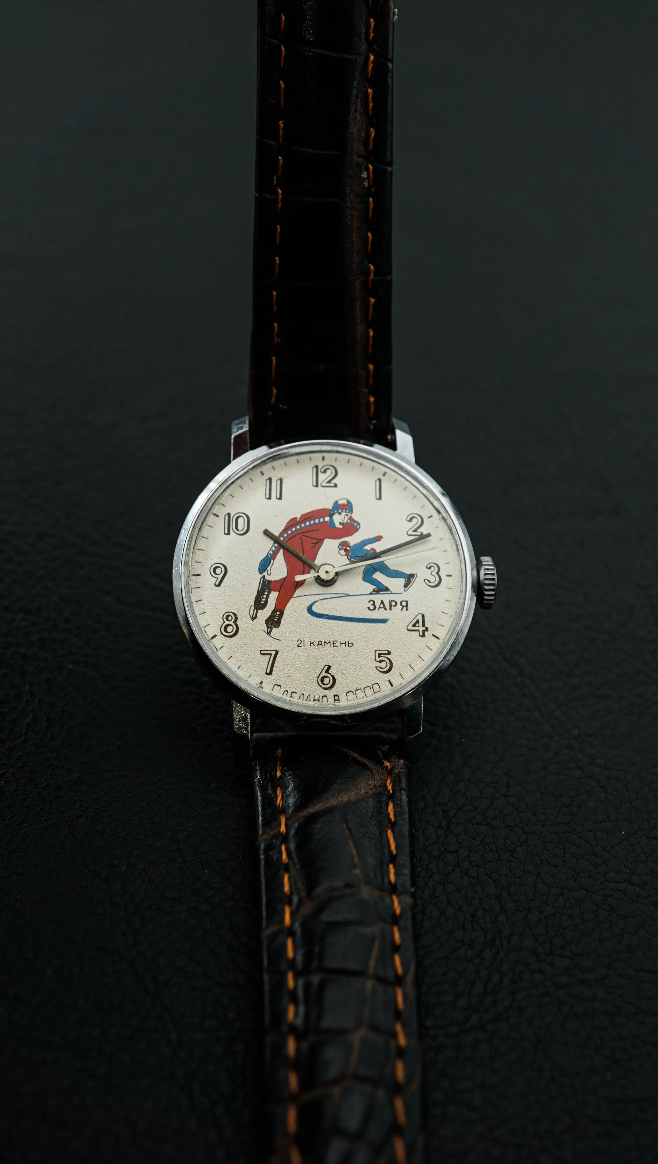 Zaria 21 jewels vintage mechanical wristwatch "skaters on the dial"